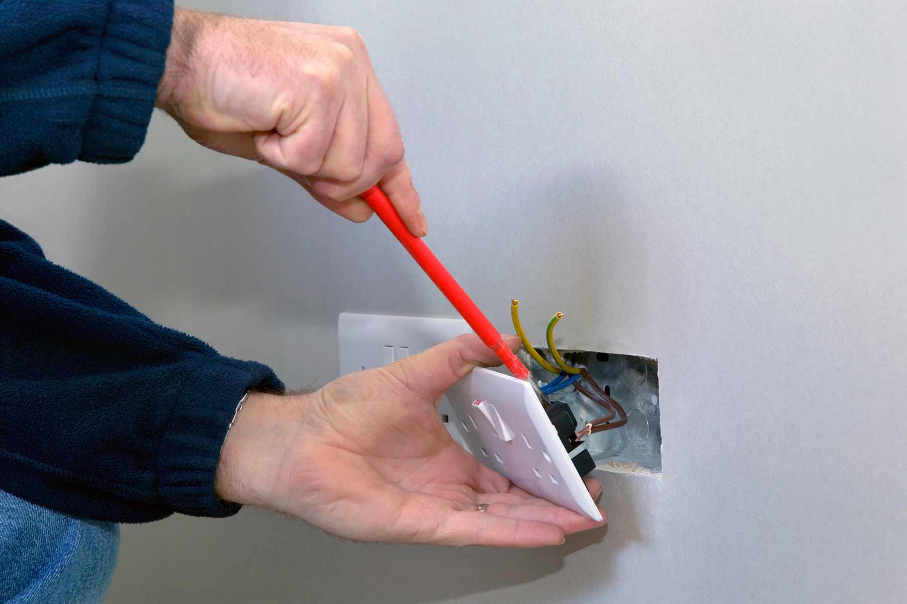 Our electricians can install plug sockets for domestic and commercial proeprties in South Benfleet and the local area. 
